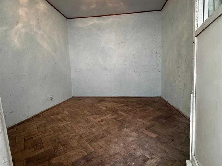 Apartament cu 3 camere semidecomandat în George Enescu