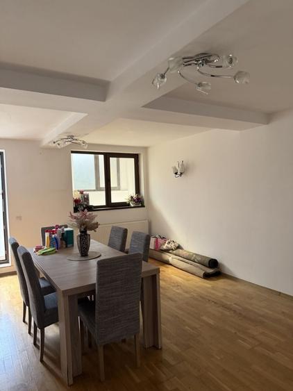 Apartament cu 3 camere decomandat în Exterior Vest