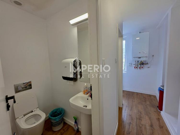 Casă individuală cu 14 camere cu Canalizare în Central