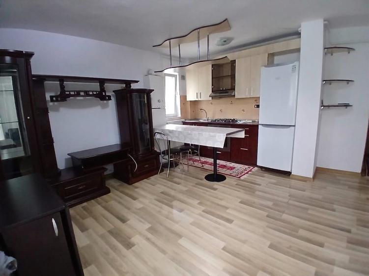 Apartament cu 3 camere decomandat, mobilat în Păcurari