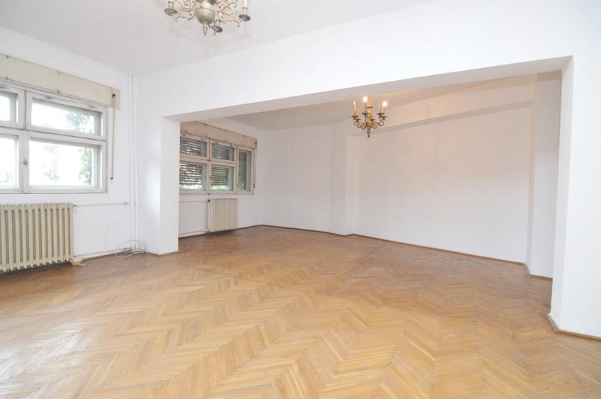 Apartament cu 4 camere semidecomandat în Cișmigiu