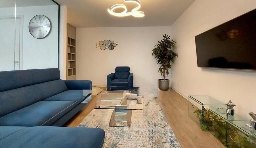 Apartament cu 3 camere decomandat în Aviației
