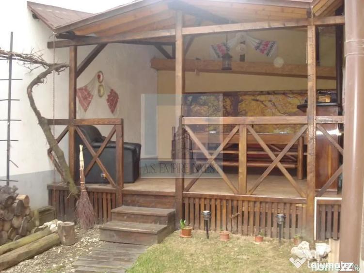 Casă cu 9 camere cu Teren 326 Mp în Județean