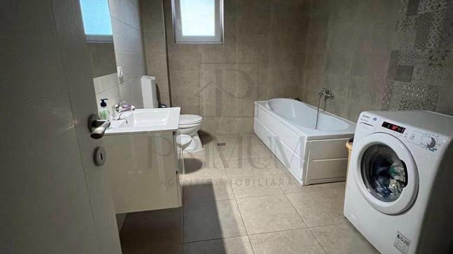 Apartament cu 4 camere decomandat, mobilat în Central
