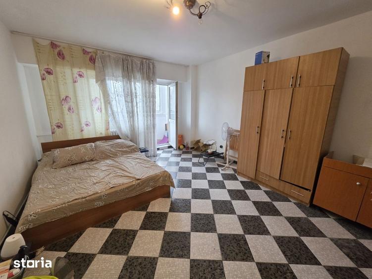 Garsonieră decomandată în Decebal
