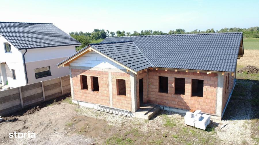 Casă cu 4 camere cu Teren 538 Mp în Bucovăț