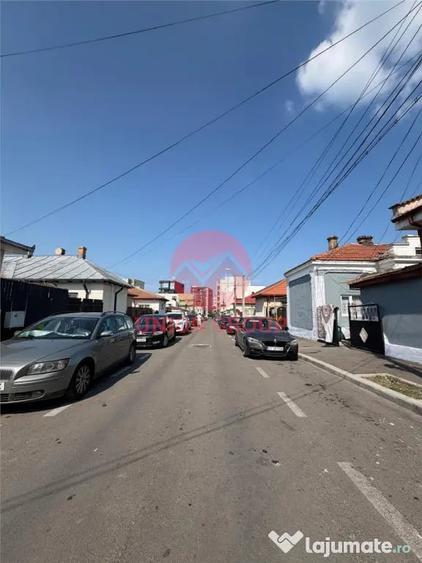 Casă cu 3 camere cu Teren 107 Mp în Delfinariu