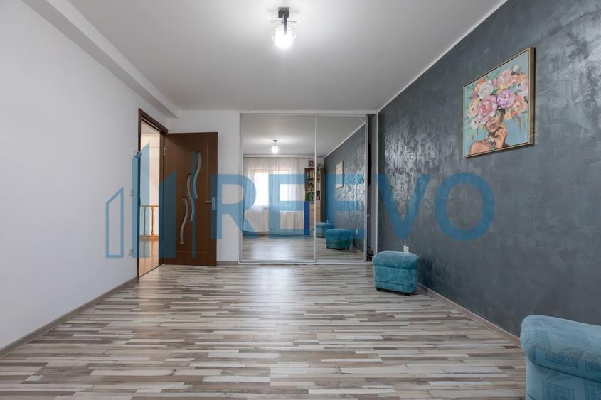 Casă cu 4 camere cu Canalizare în Central