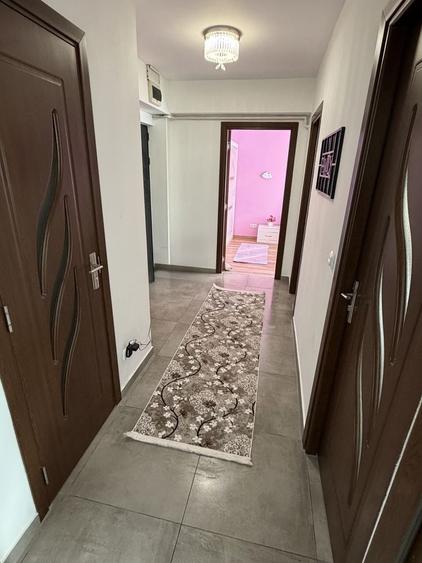 Apartament cu 3 camere semidecomandat în Ultracentral