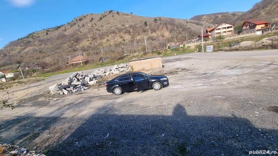 Teren de 4200 mp, în Gura Văii