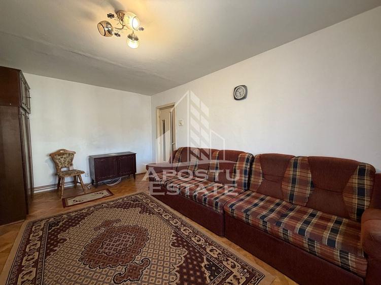 Apartament cu 3 camere decomandat, mobilat în Lipovei
