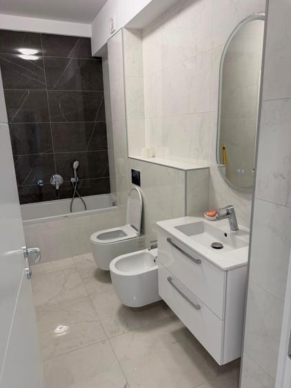 Apartament cu 4 camere decomandat în Sat Vacanță