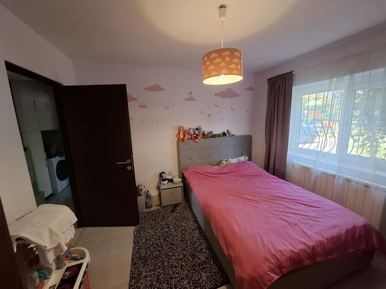 Apartament cu 4 camere decomandat, mobilat în Poarta 6