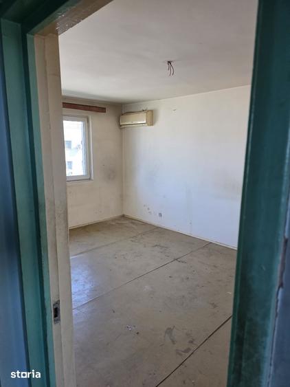 Apartament cu 3 camere semidecomandat în Titan