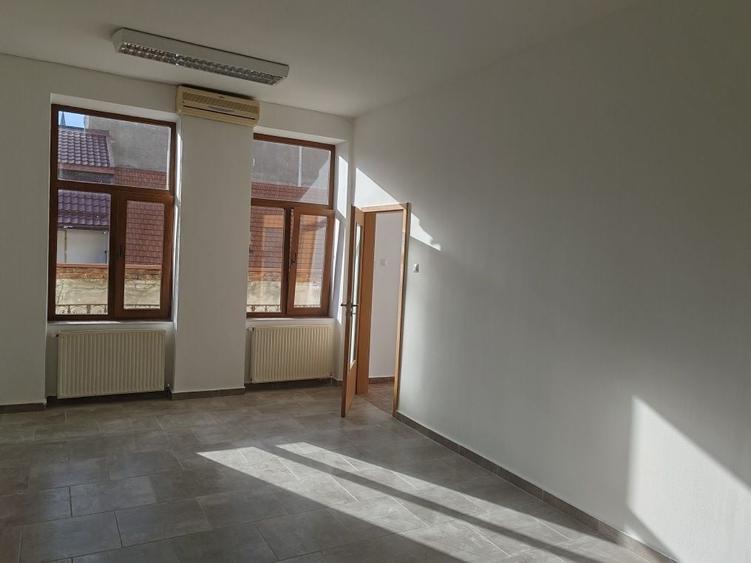 Apartament cu 3 camere decomandat în Ultracentral