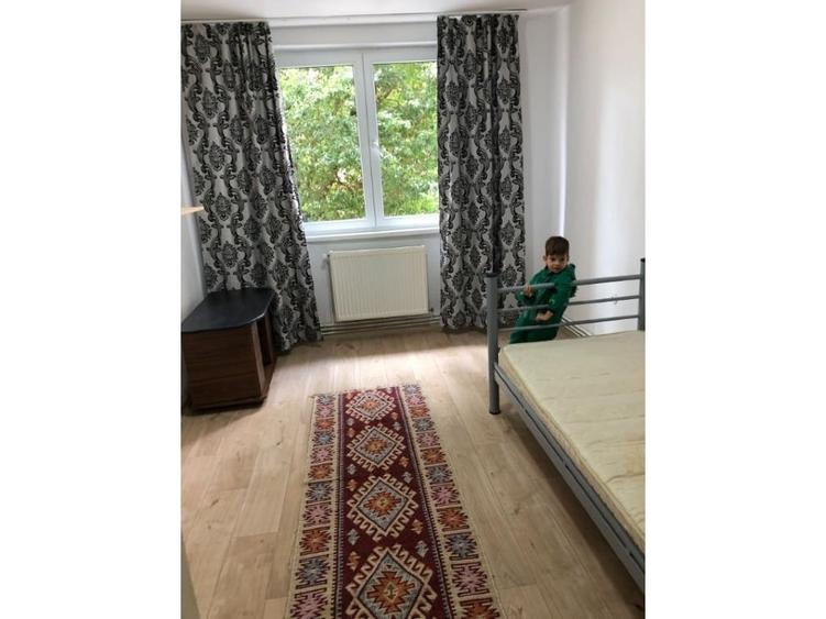 Apartament cu 3 camere decomandat, mobilat în Vlahuță