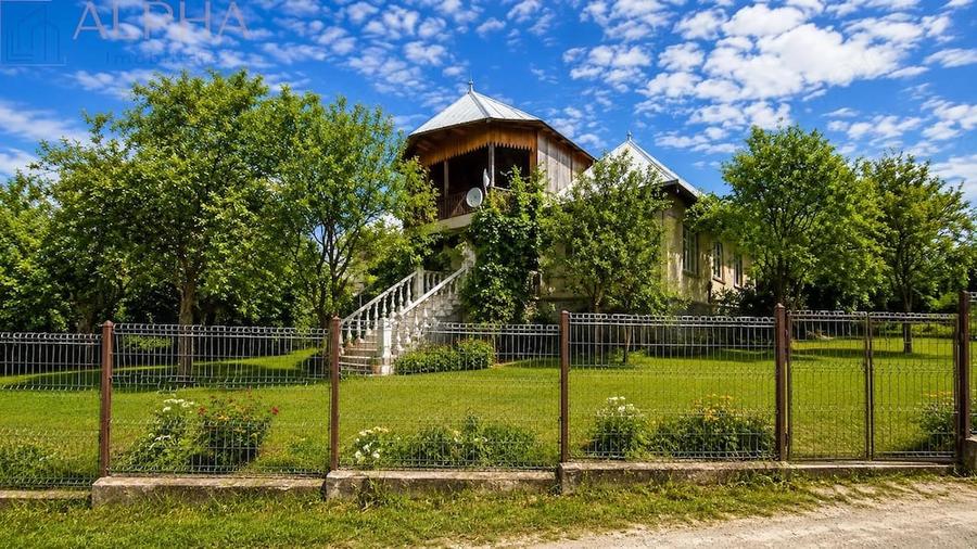 Casă cu 5 camere cu Teren 2320 Mp în Herina