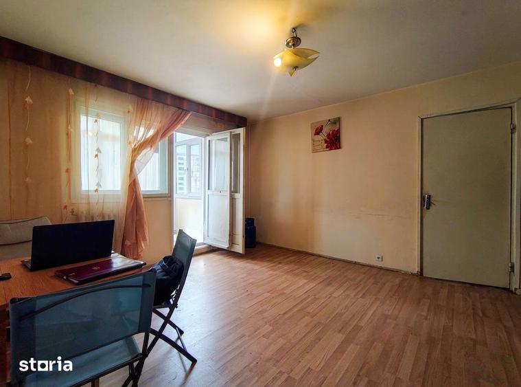 Apartament cu 2 camere semidecomandat în Craiovița Nouă