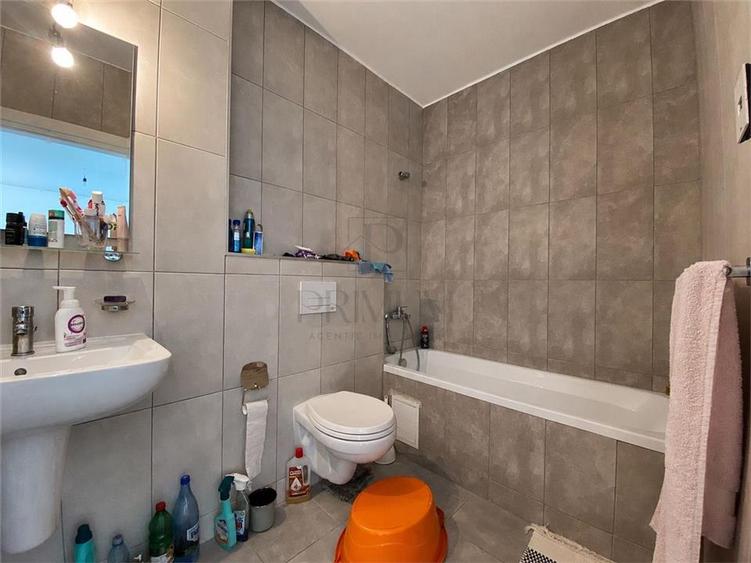 Apartament cu 2 camere semidecomandat în Lipovei