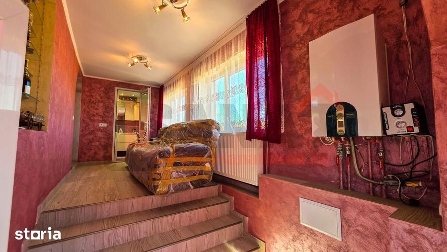 Casă cu 4 camere cu Teren 1456 Mp în Slimnic