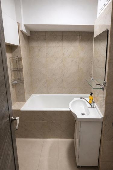 Apartament cu 3 camere decomandat în Obor