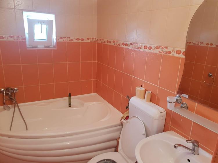 Apartament cu 2 camere decomandat, mobilat în Est
