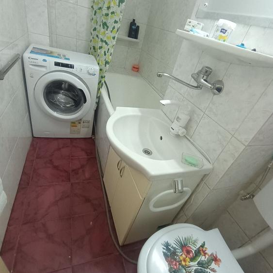 Garsonieră decomandată în Decebal