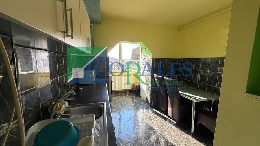 Apartament cu 3 camere decomandat, mobilat în Girocului