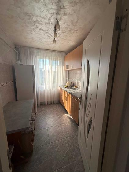 Inchiriez apartament 2 camere zona Podul Ros - 2