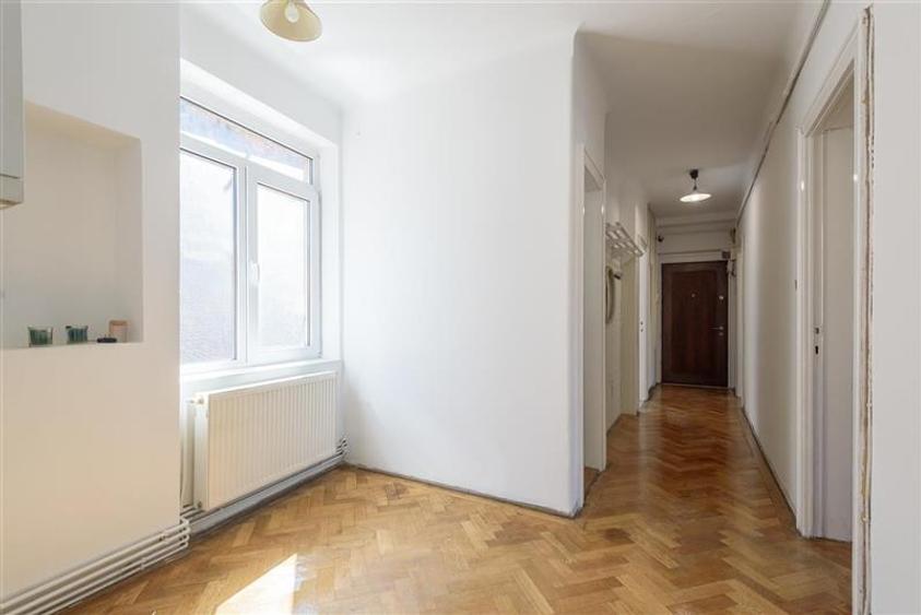 Apartament cu 3 camere decomandat în Centrul Istoric