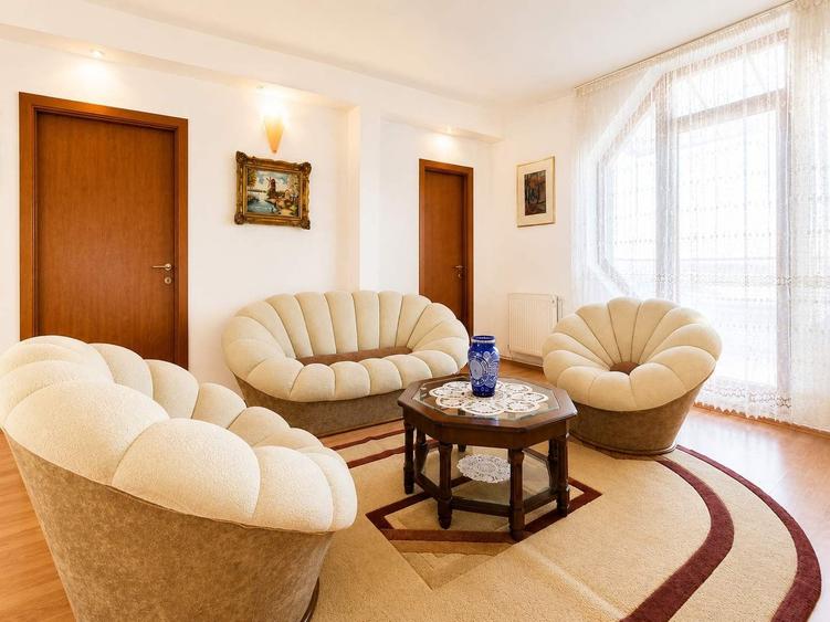 Apartament cu 5 camere decomandat, mobilat în Someșeni