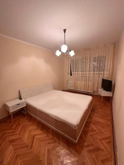Apartament cu 3 camere semidecomandat, mobilat în Circumvalațiunii