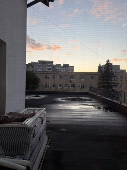 Apartament cu 3 camere semidecomandat, mobilat în Florilor