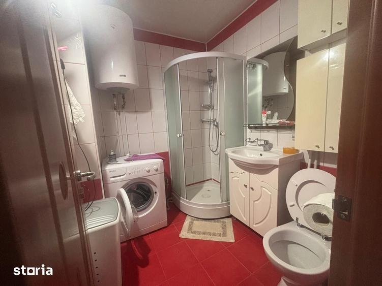 Apartament cu 2 camere semidecomandat în Podu Roș