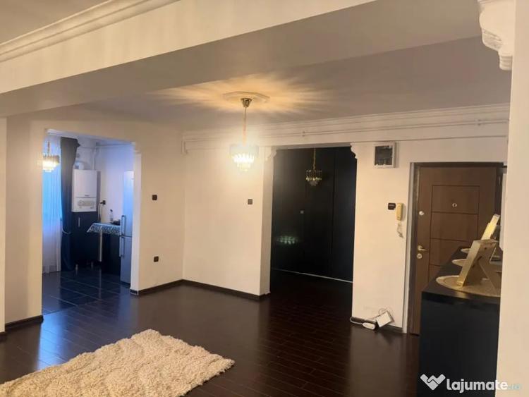 Apartament cu 3 camere decomandat în 1 Mai