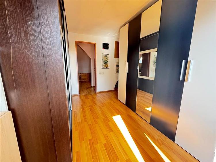 Apartament cu 3 camere decomandat, mobilat în Vasile Aaron