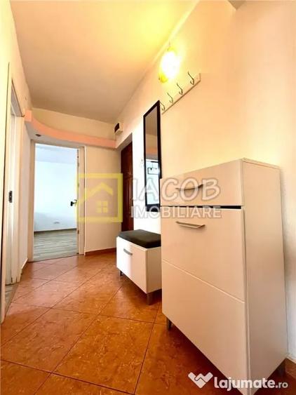 Apartament cu 2 camere decomandat în Republicii