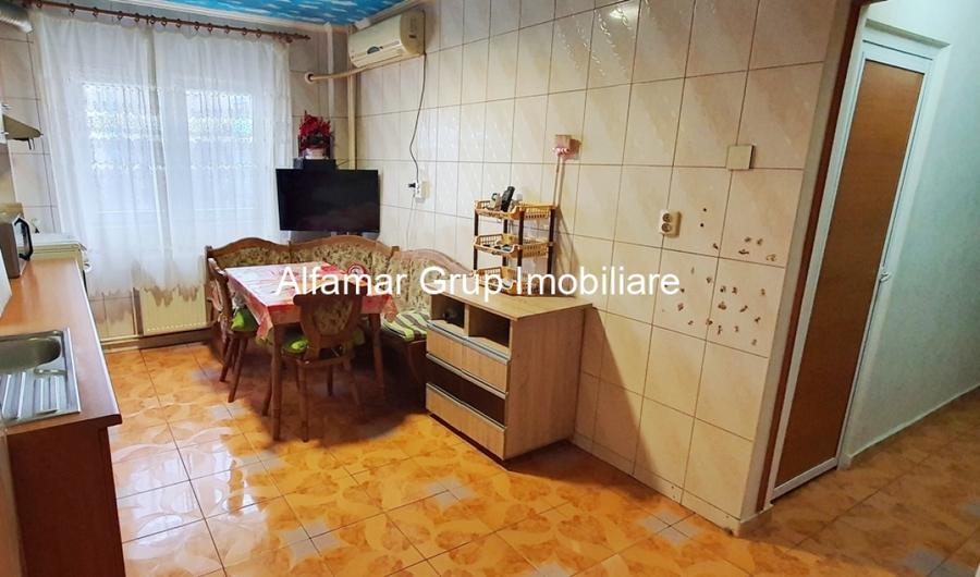 Apartament cu 4 camere, mobilat în Berceni