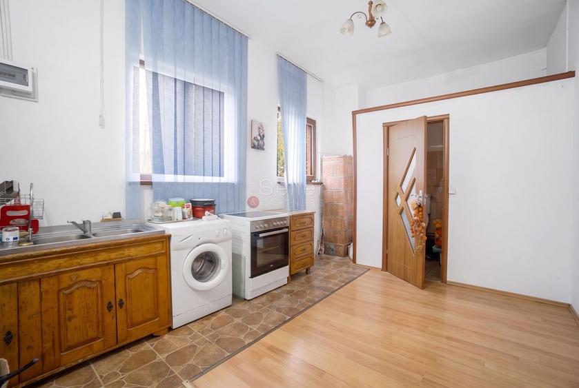 Casă individuală cu 10 camere cu Teren 2980 Mp în Teliu