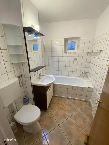 Apartament cu 4 camere decomandat în Astra