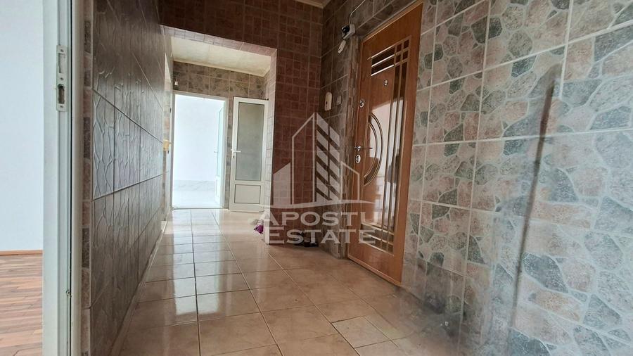 Apartament cu 4 camere semidecomandat în Micălaca