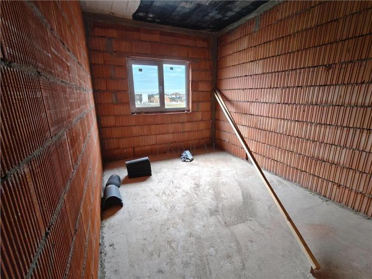 Duplex cu 4 camere cu Canalizare în Moșnița Veche