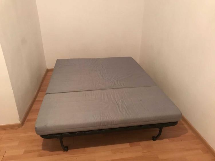 Garsonieră decomandată în Tei