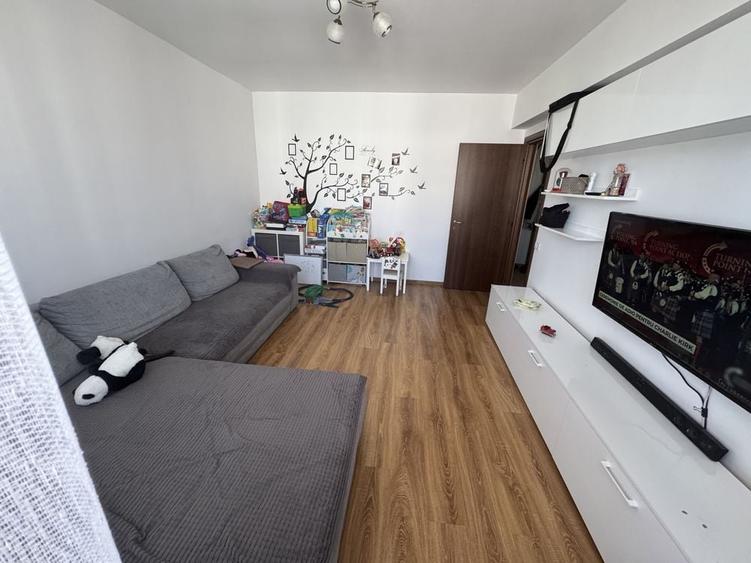 Apartament cu 2 camere decomandat în Titan