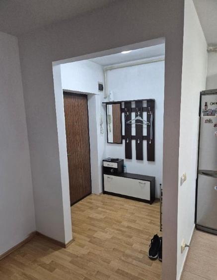 Apartament cu 2 camere semidecomandat, mobilat în Central