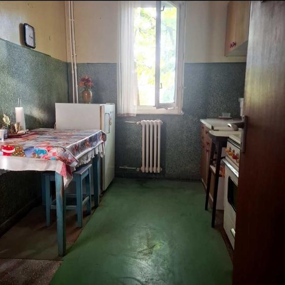Apartament cu 3 camere semidecomandat în Tomis II