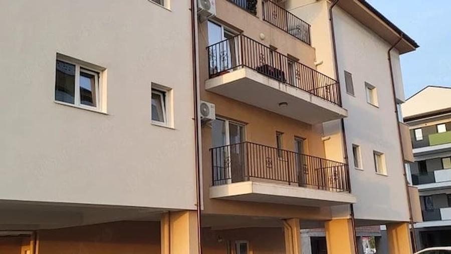 Garsonieră decomandată în Central