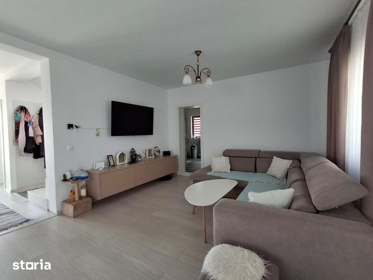 Casă cu 5 camere cu Teren 660 Mp în Bucium