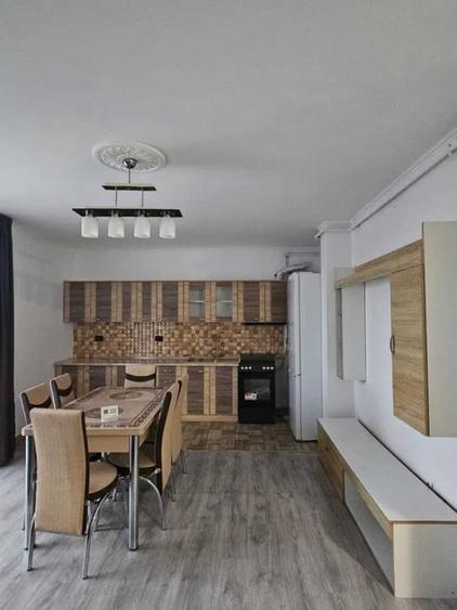 Apartament cu 3 camere decomandat în Florești