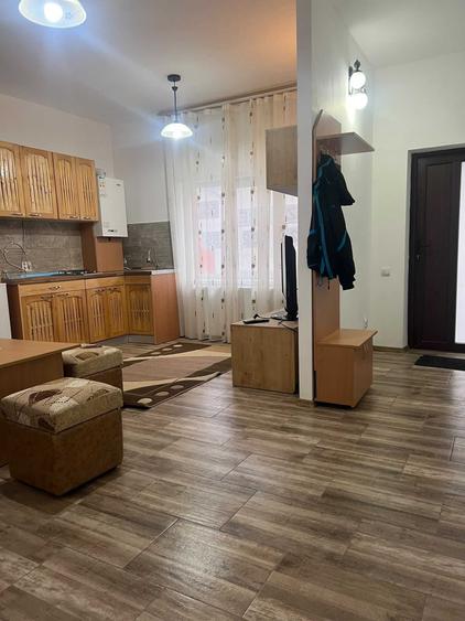 Apartament cu 3 camere semidecomandat în Central